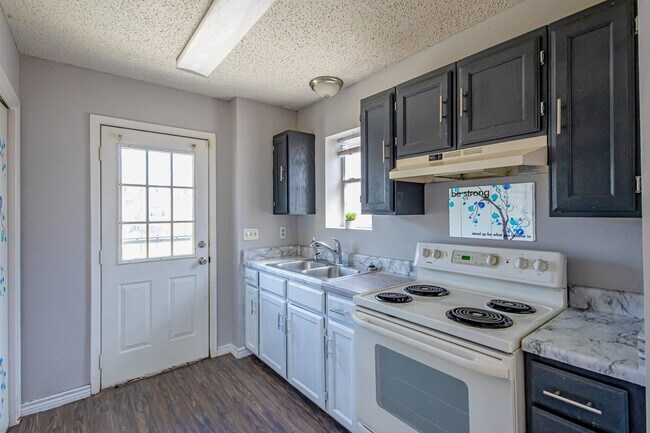 Building Photo - 509 Hopi Dr