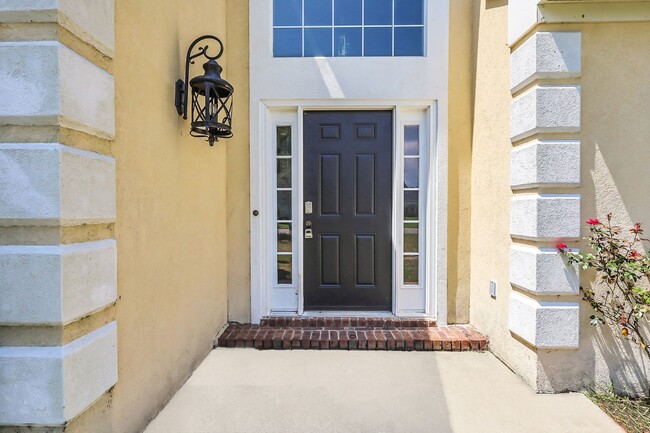 Building Photo - Stunning 4-bed Home in Hinesville With Two...