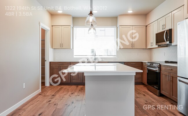 Building Photo - 1322 194th St SE