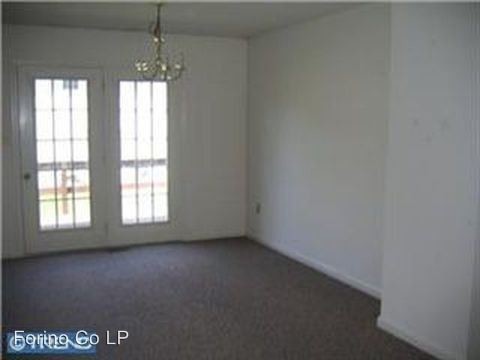 Building Photo - 3 br, 2.5 bath House - 1105 Frederick Blvd