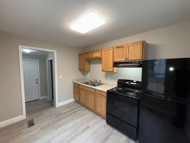 Building Photo - Newly remodeled.