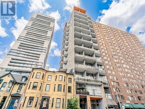 Building Photo - 86 Gerrard St E