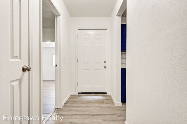 Building Photo - 4 br, 1.5 bath House - 9813 Village Drive