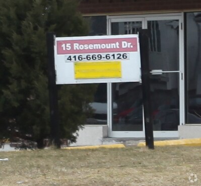 Photo du bâtiment - 15 Rosemount Dr