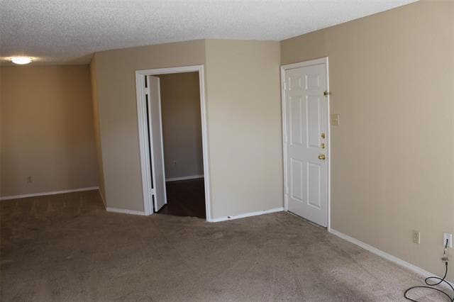 Building Photo - 18333 Roehampton Dr
