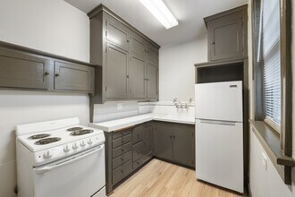 Building Photo - 16 N Broadway St