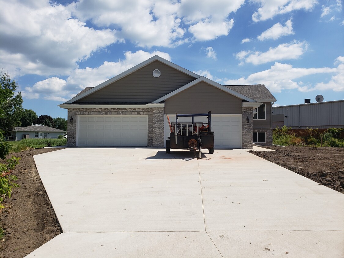 Foto principal - 711 Waters Edge Ct