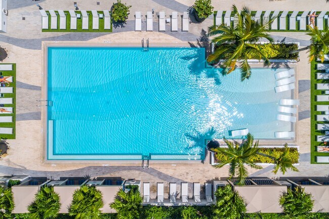 Piscina climatizada de agua salada - Monarc at Met