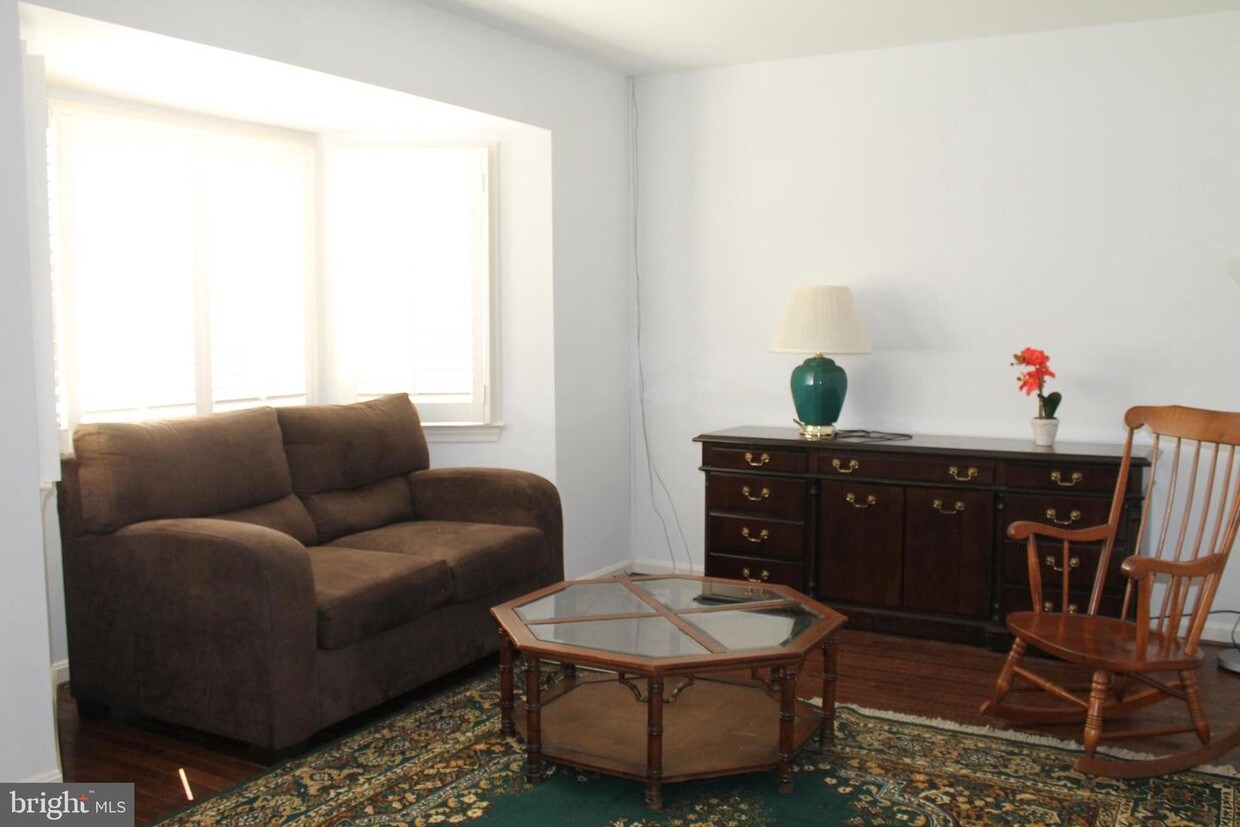 208 E Marshall St, Middleburg, VA 20117 Townhome Rentals in