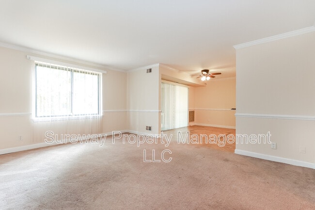 Building Photo - 123 Echelon Rd