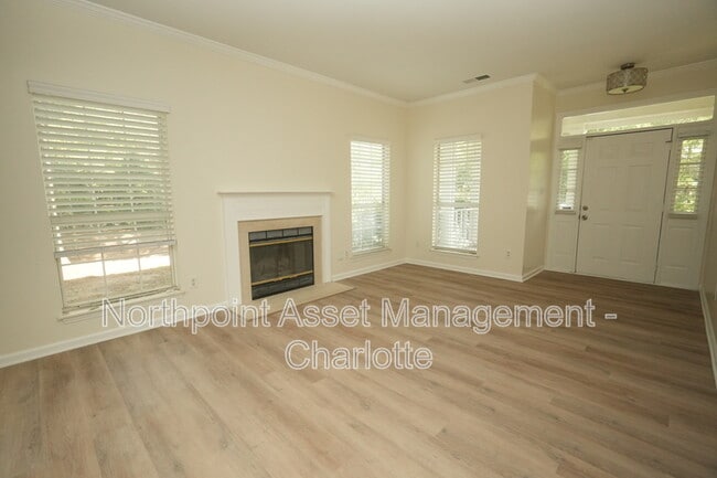 Building Photo - 12100 Cartgate Ln