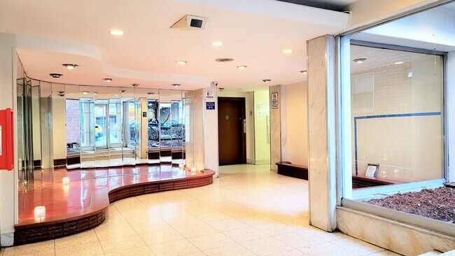 Foto del edificio - 1720 E 13th St