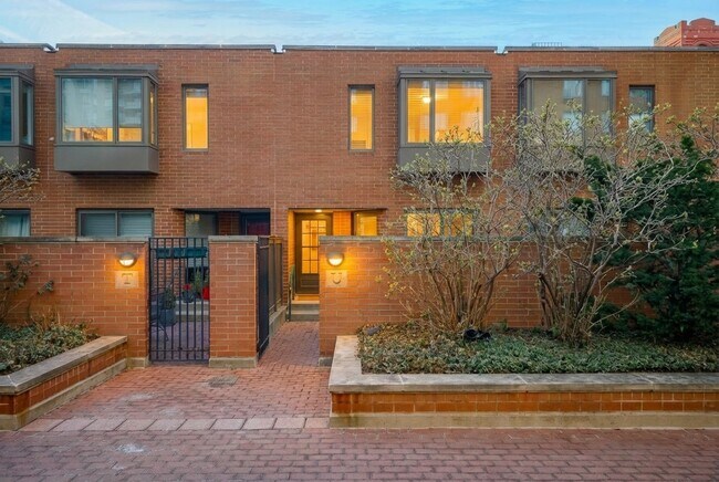 Foto del edificio - 801 S Plymouth Ct