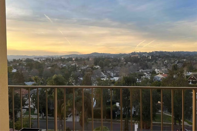 Building Photo - 10433 Wilshire Blvd