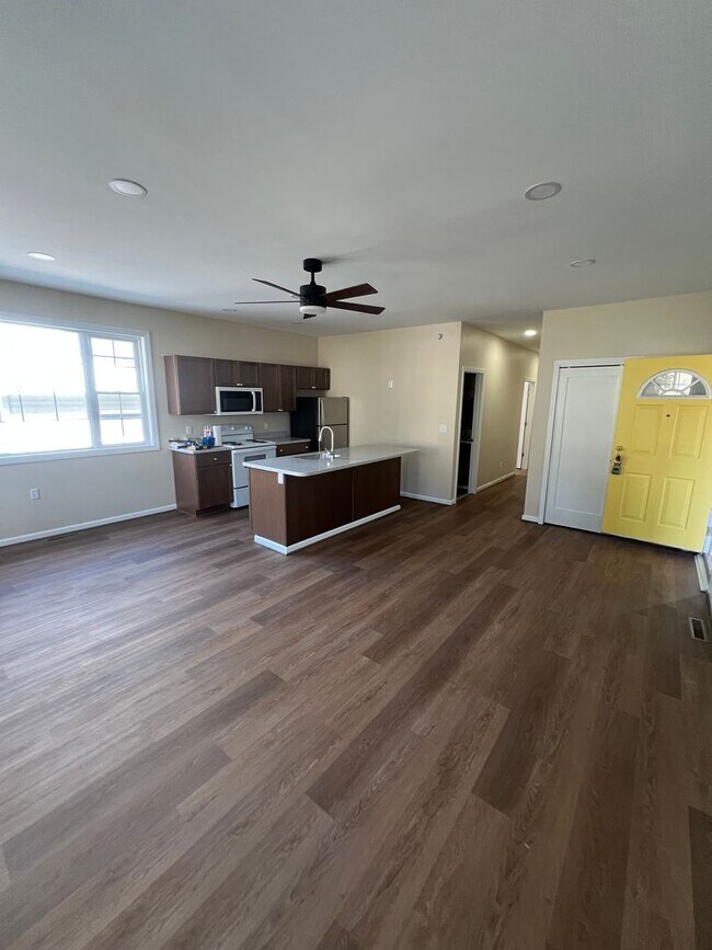 Foto del edificio - COMPLETELY REMODELED 2 BEDROOM HOUSE