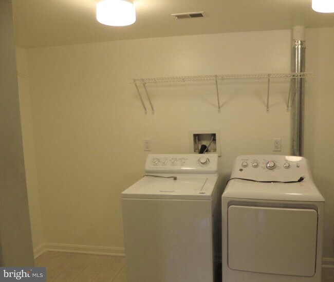 Foto del edificio - 12240 Roundwood Rd