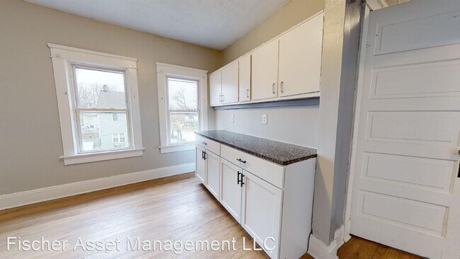 Building Photo - 3 br, 1 bath Apartment - 3213 Louisiana Av...