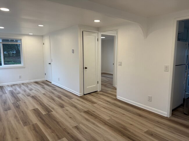 Foto del edificio - 2572 Perry Ave