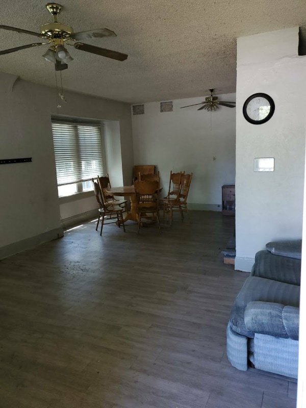 Building Photo - 921 N Main St