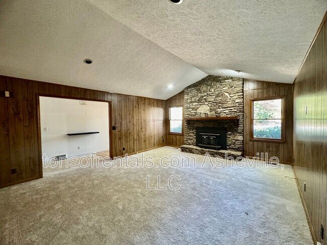 Foto del edificio - 136 Atwood Dr