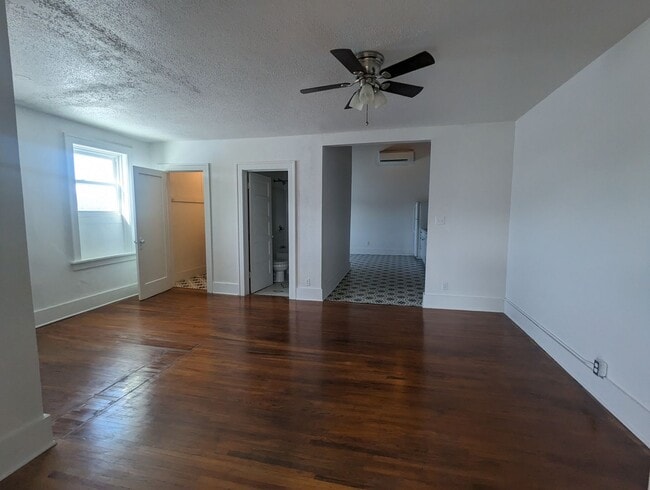 Building Photo - 123 W Moniteau St