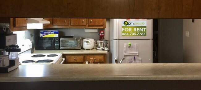 Building Photo - Remodeled Duplex Available Now!