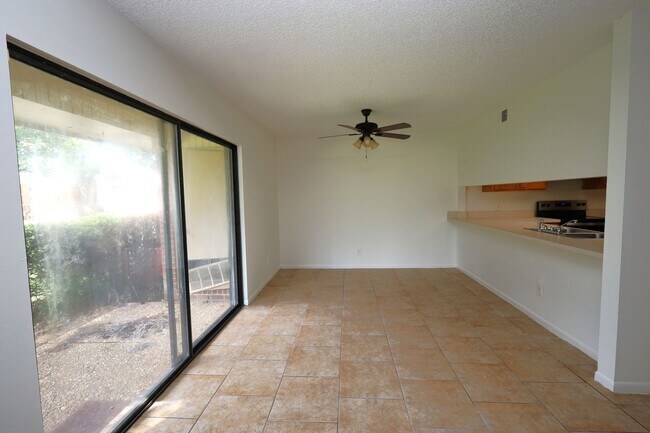 Building Photo - 1307 Baytree Dr