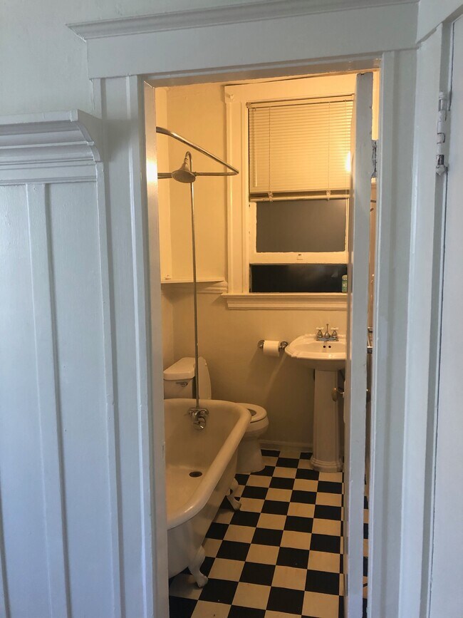 Baño - 1501 Leavenworth St
