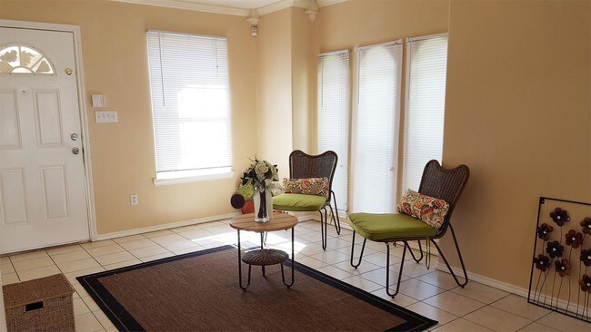 Foto del edificio - 3702 W Sarah Evans St