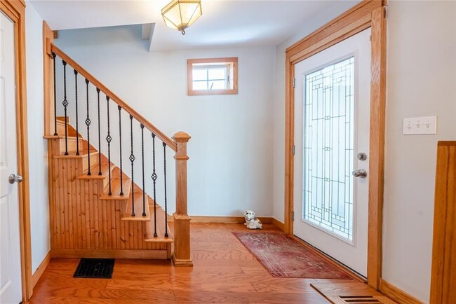 Foyer - 43 Oberlin St