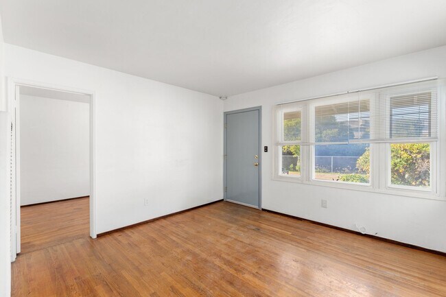 Building Photo - 530-32 W Ivy St