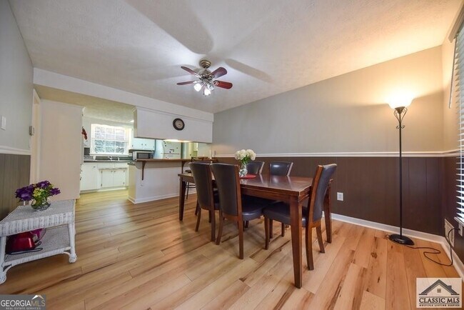 Foto del edificio - 245 University Cir