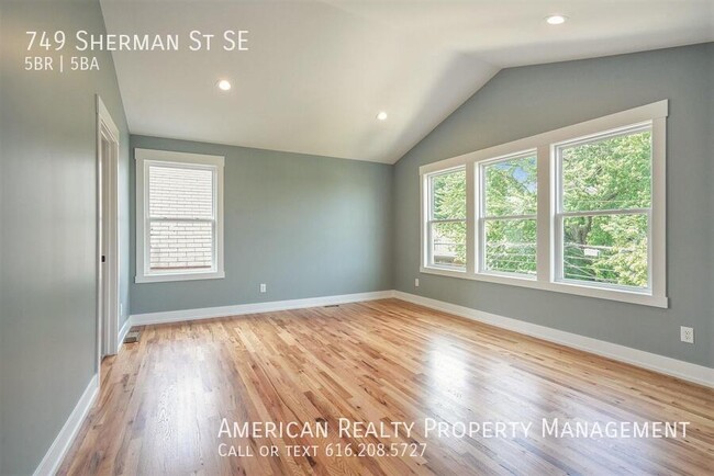 Foto del edificio - 749 Sherman St SE