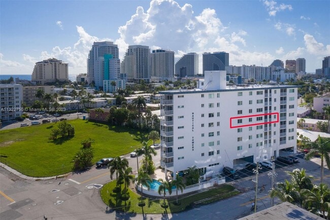 Building Photo - 720 Bayshore Dr