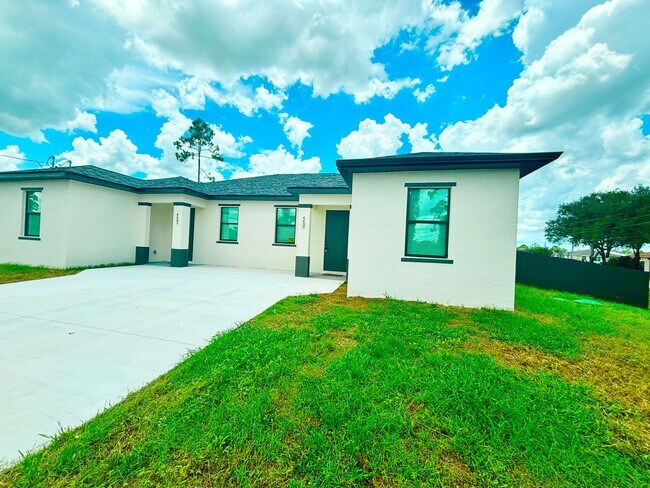 Building Photo - 4400/4402 Golfview Blvd
