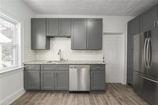 Foto del edificio - 3306 E Overlook Rd