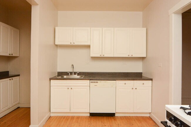 Building Photo - 1317.5 Oak Ave