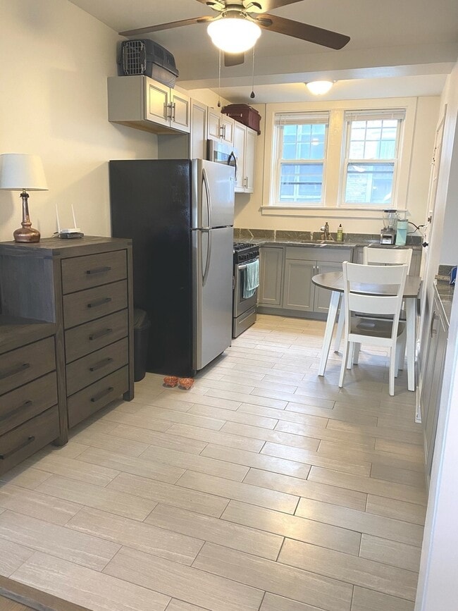 Foto del edificio - 1064 W Thorndale Ave