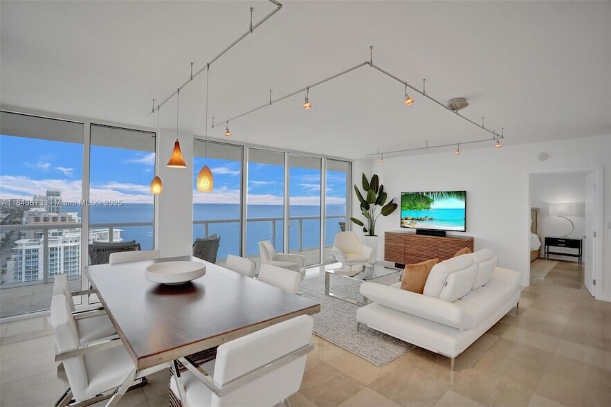 Foto principal - 6365 Collins Ave