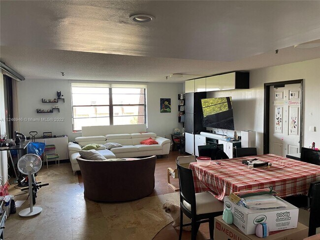 Foto del edificio - 665 NE 195th St