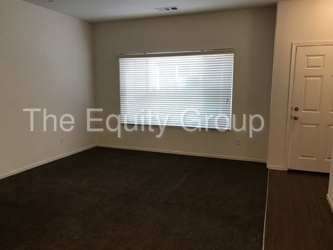 Building Photo - Like new duplex! Middle unit available!