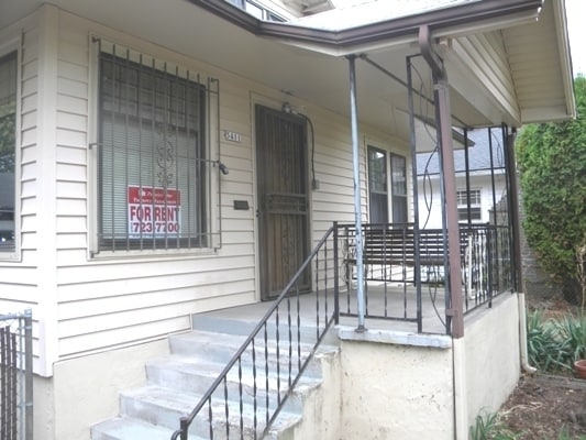 Building Photo - Adorable home with nice amenities!  yard, ...