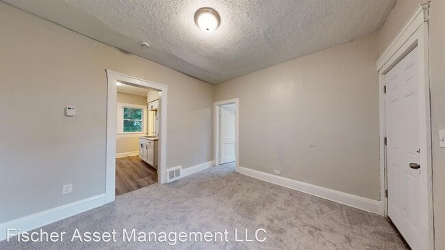 Building Photo - 2 br, 1 bath Apartment - 3205 Denison Ave....