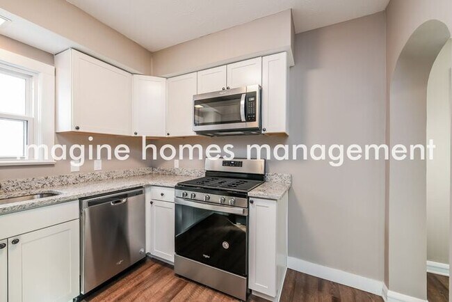 Foto del edificio - 2195 Clarence Ave
