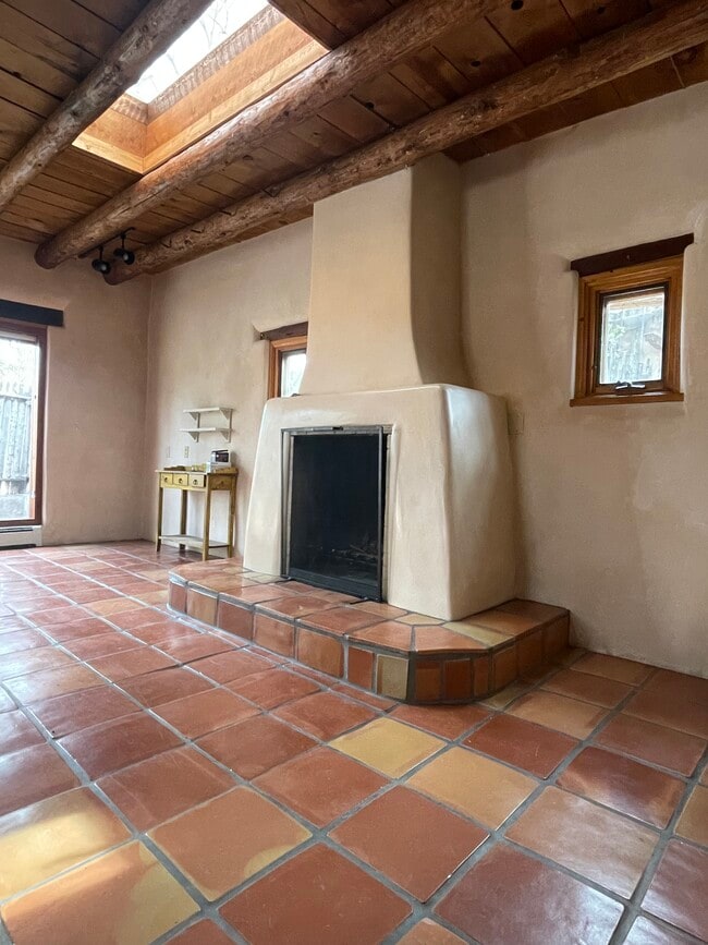 Building Photo - 1470B Bishops Lodge Rd