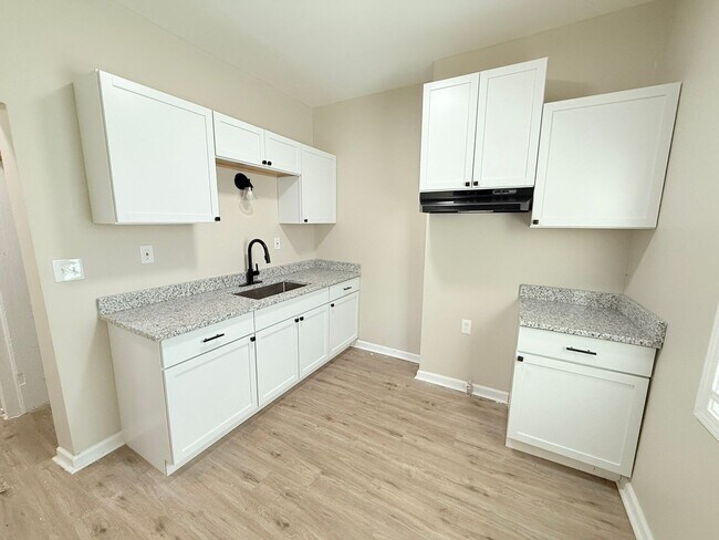 Foto del edificio - Fully Renovated 3-Bedroom Home  Move-In Re...