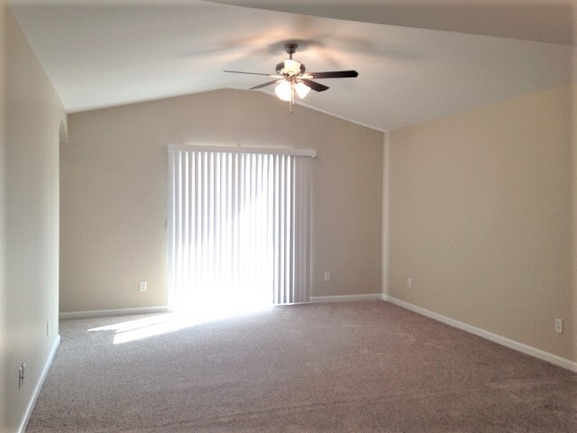 Building Photo - 151 Lakepointe Drive