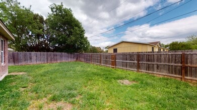 Building Photo - 1601 Maya Trail
