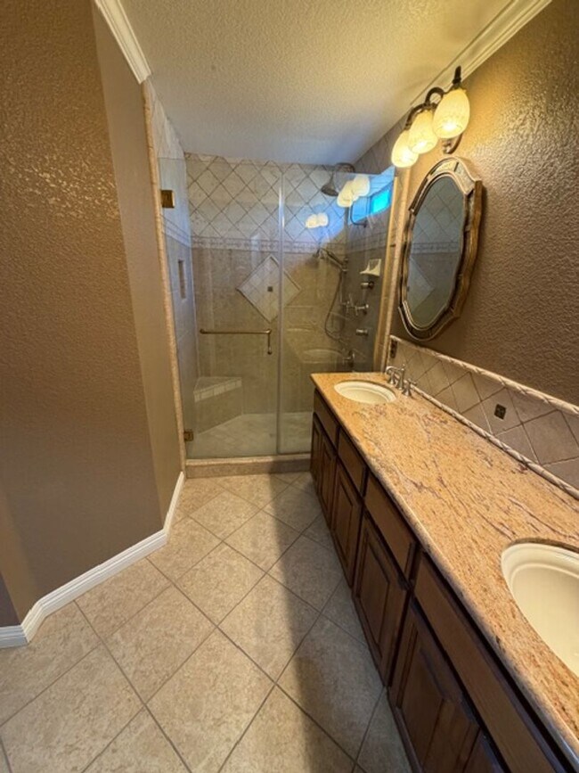 Foto del edificio - Convenient 3 Bed Home in Sycamore Ranch, Woodland, Near Bel Air Market & Pioneer High