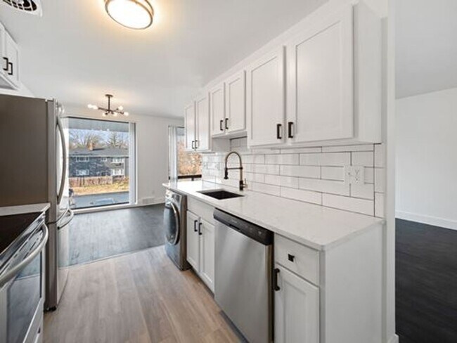 Foto del interior - Royal Oakland Apartments (Better Livin LLC)